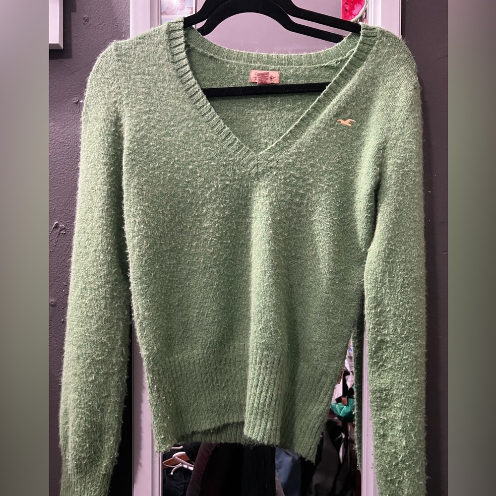Hollister long sleeve v-neck used once